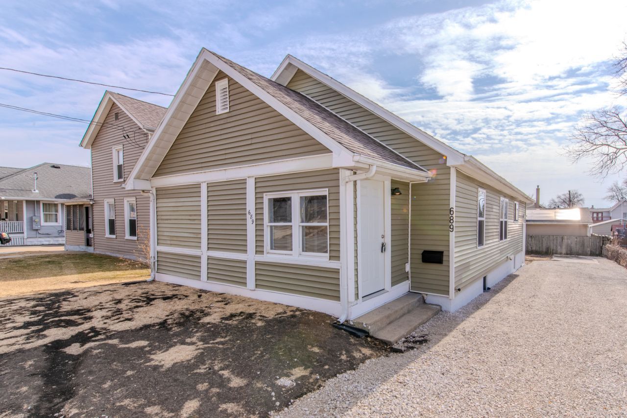 689 E Bluff Street, Marseilles, IL 61341 Main Photo