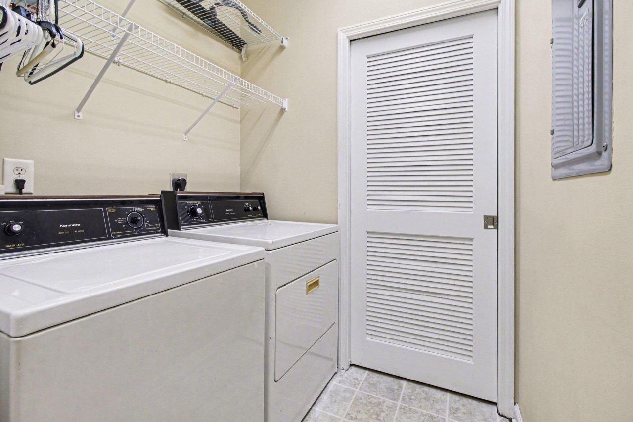 4104 Pinehurst Circle Photo 22