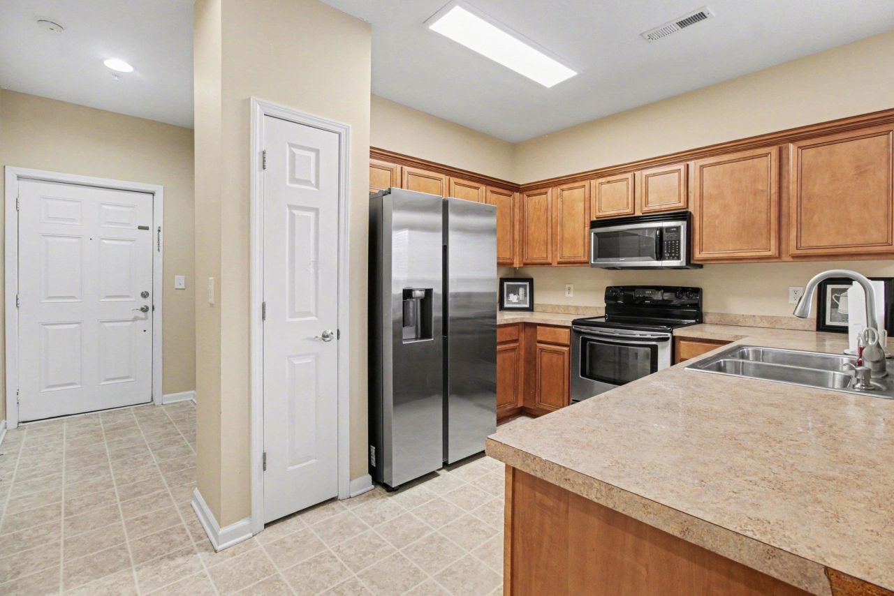 4104 Pinehurst Circle Photo 7