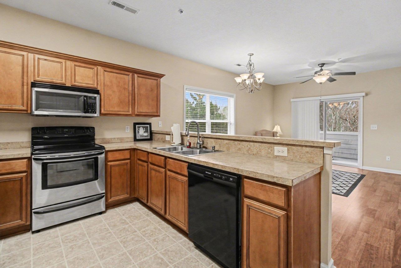 4104 Pinehurst Circle Photo 8