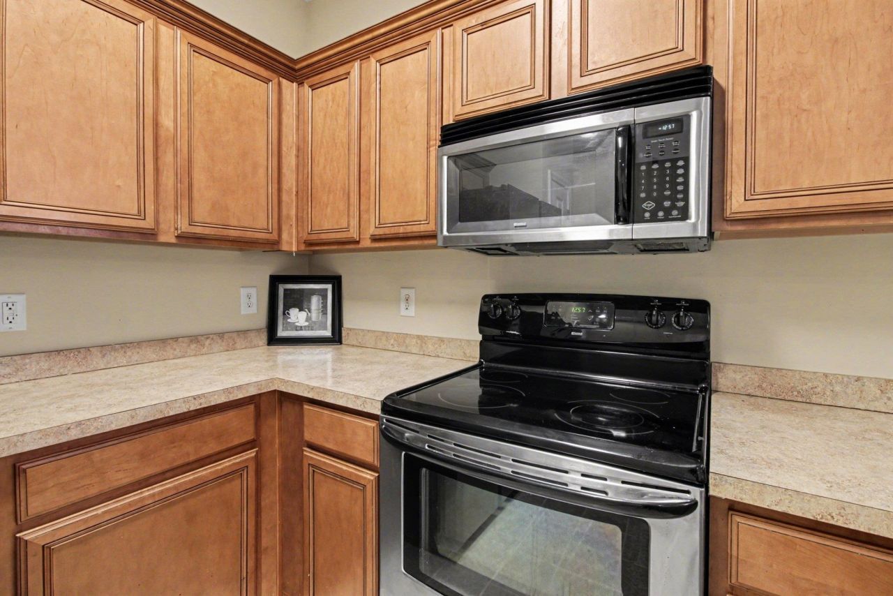 4104 Pinehurst Circle Photo 9