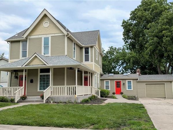 204 SE 1st Street, Lee's Summit, MO 64063