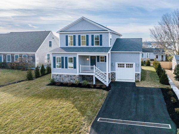 29 Parkers Neck Rd, Yarmouth, MA 02664