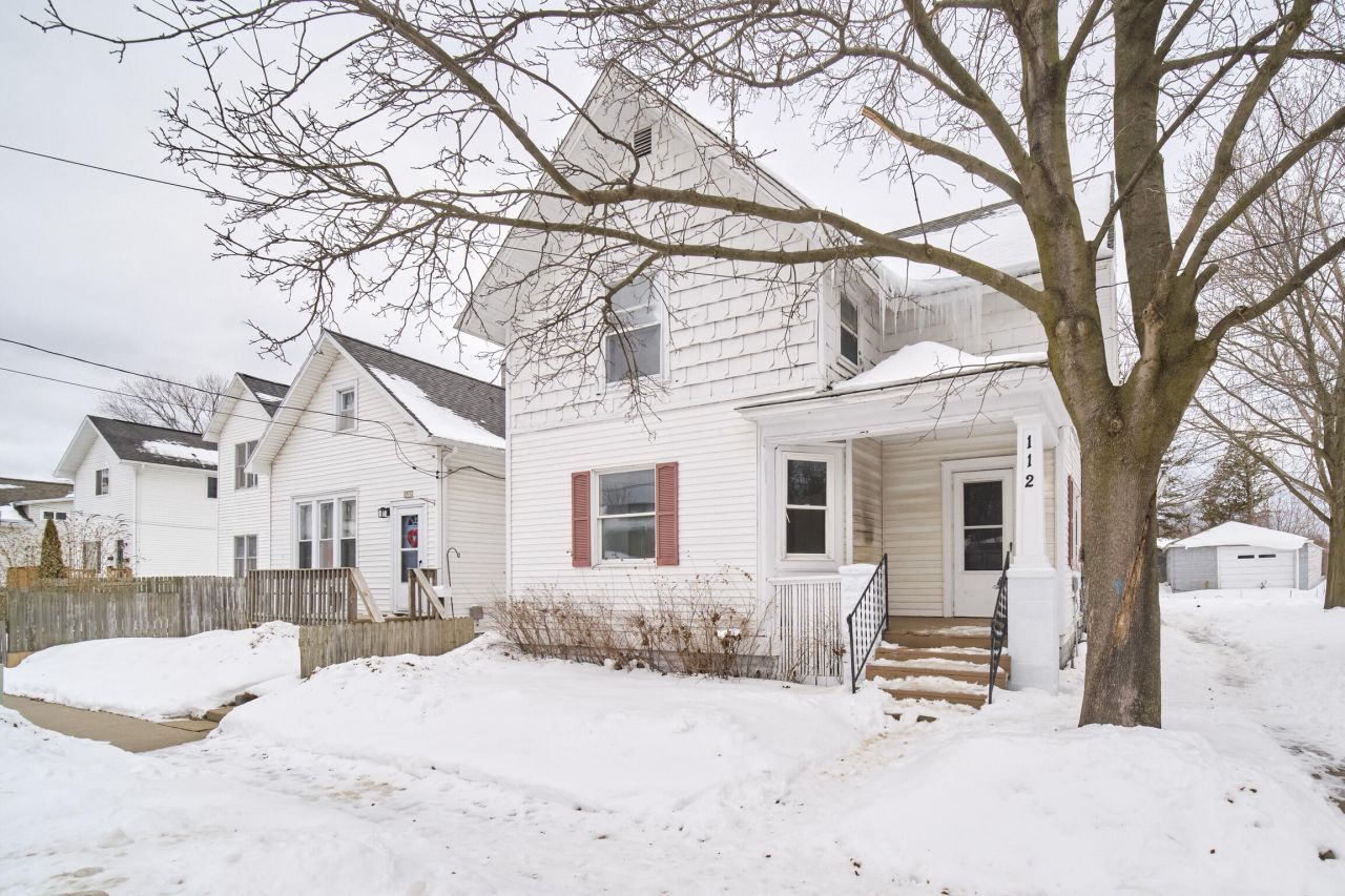112 Hancock Street, Manistee, MI 49660 Main Photo