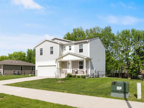 810 Springview Drive, Pleasantville, IA 50225
