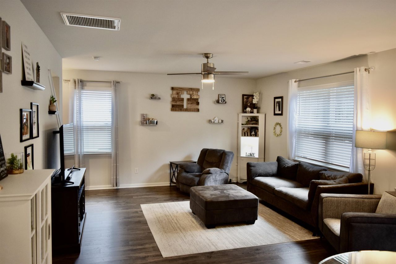 372 Emery Oak Dr. Photo 4