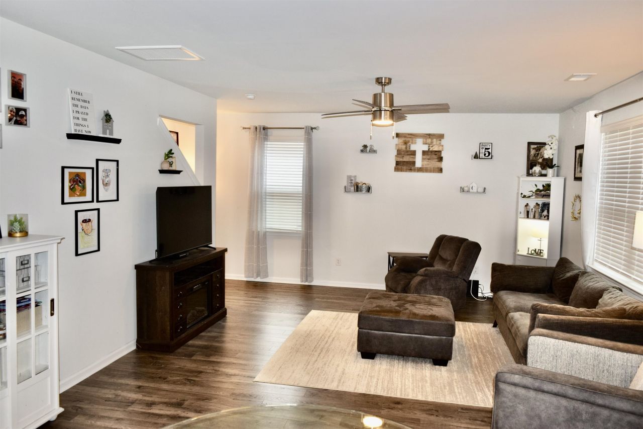 372 Emery Oak Dr. Photo 5