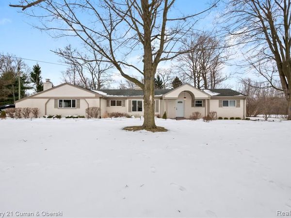 21412 Holmbury Road, Northville, MI 48167