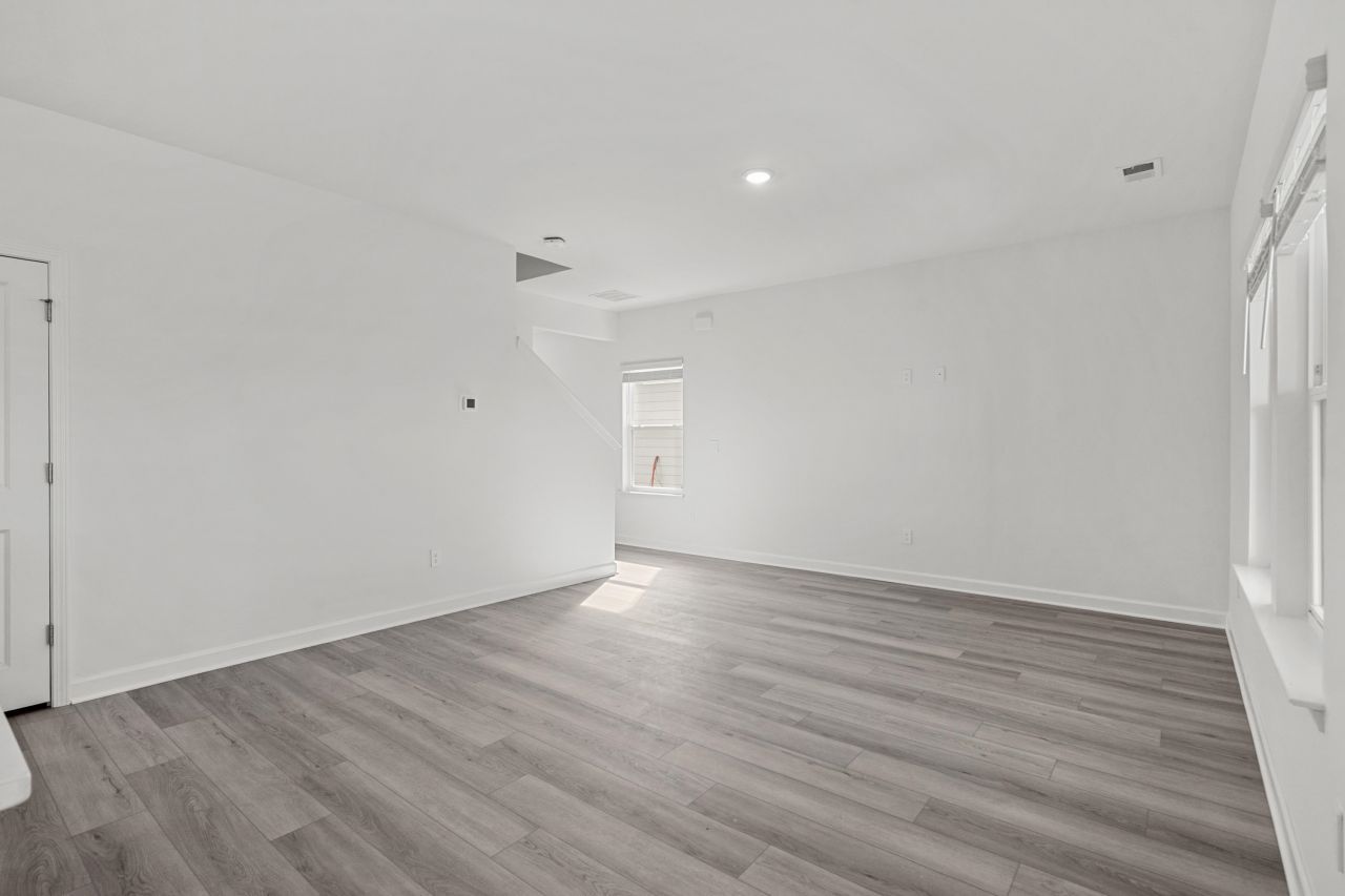 8239 Essence Dr. Photo 31