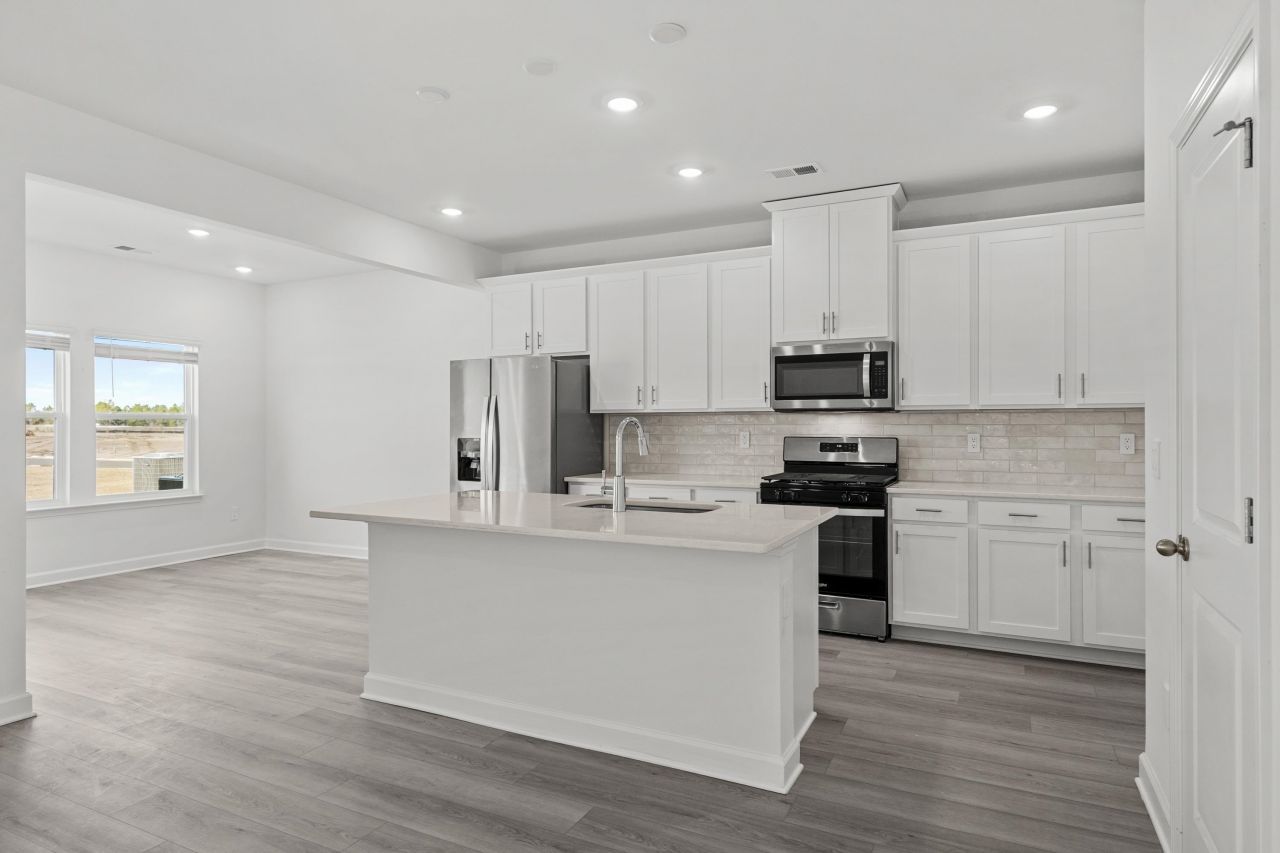 8239 Essence Dr. Photo 5