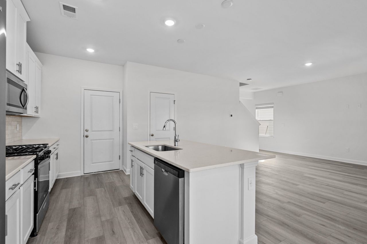 8239 Essence Dr. Photo 7