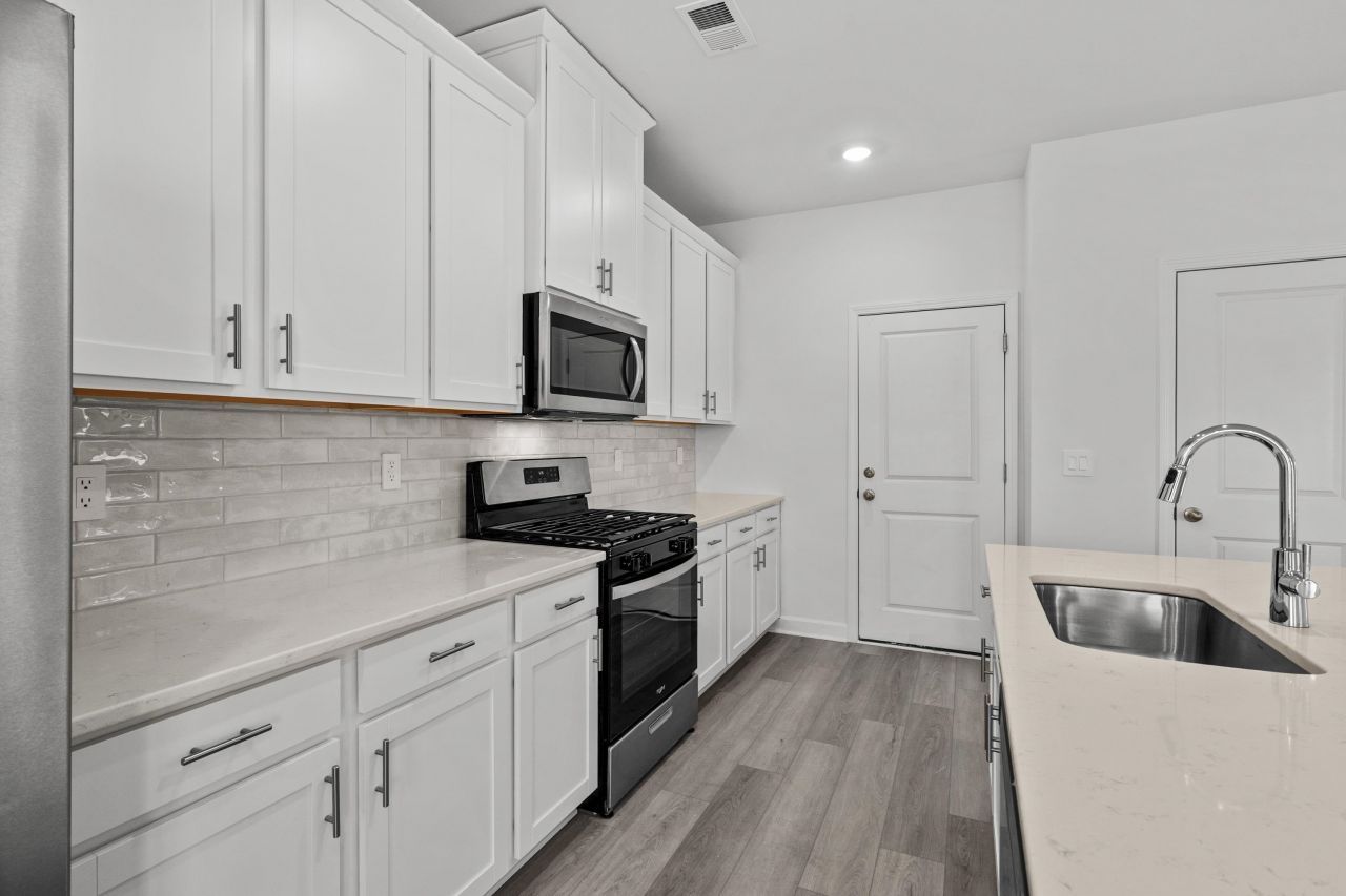 8239 Essence Dr. Photo 8