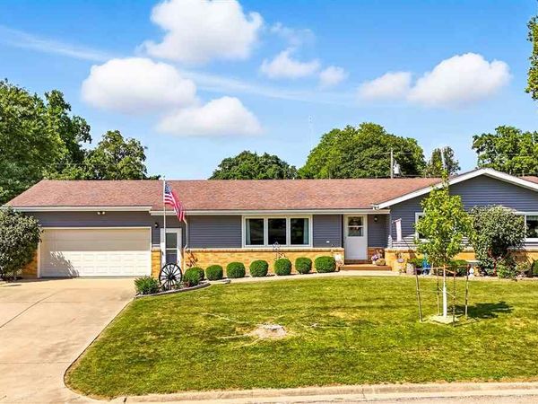 204 W 3rd St, Wayland, IA 52654