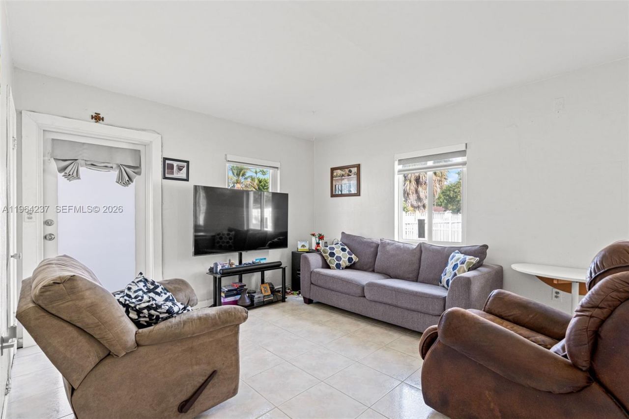 15401 NW 28th Ct, Miami Gardens, FL 33054 Photo