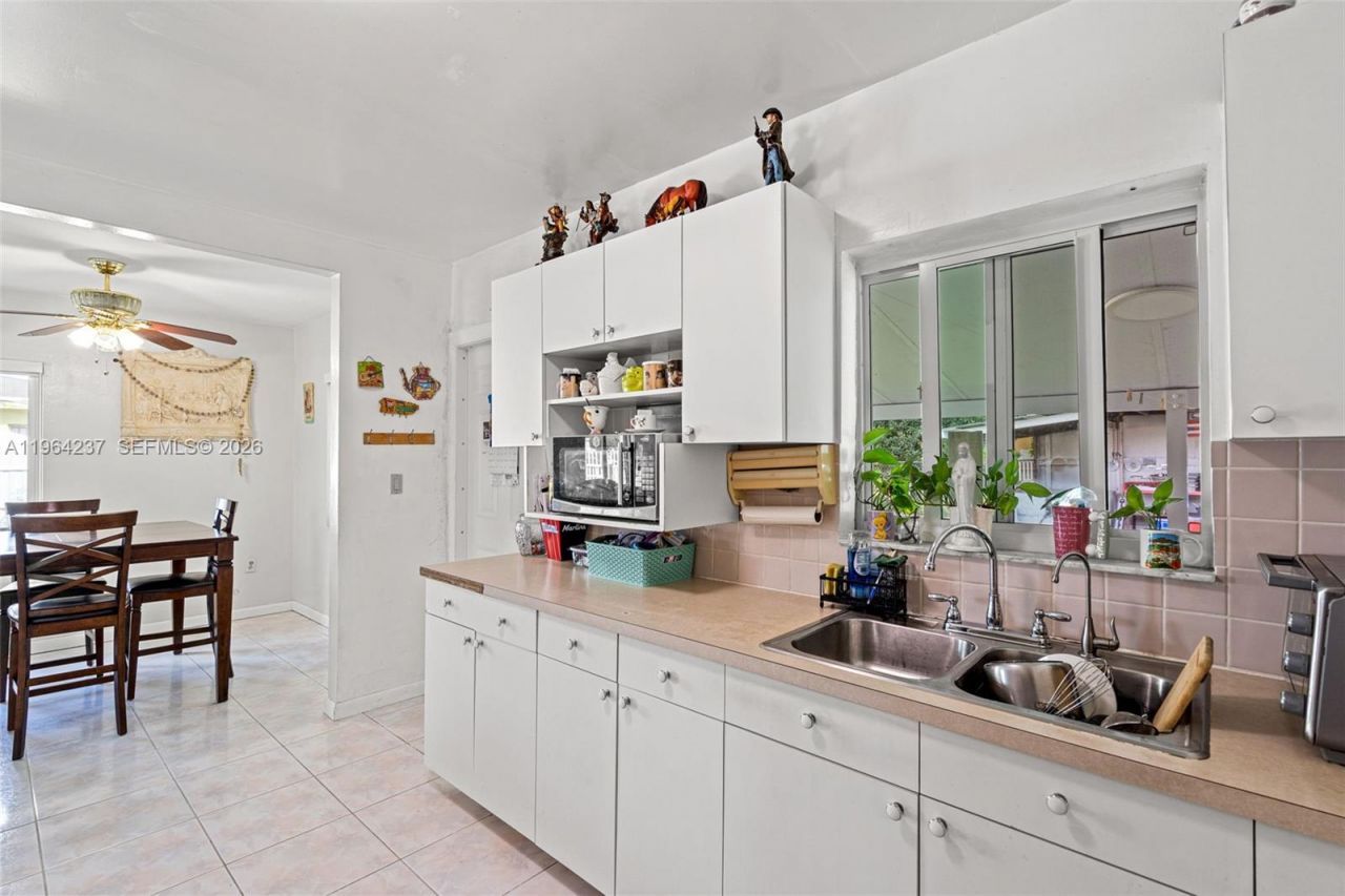 15401 NW 28th Ct, Miami Gardens, FL 33054 Photo