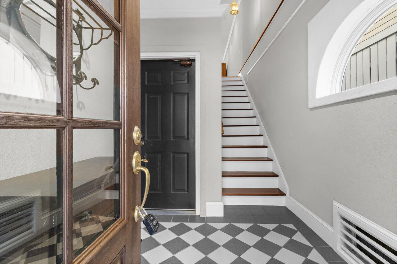 10 Commons Court Photo 4