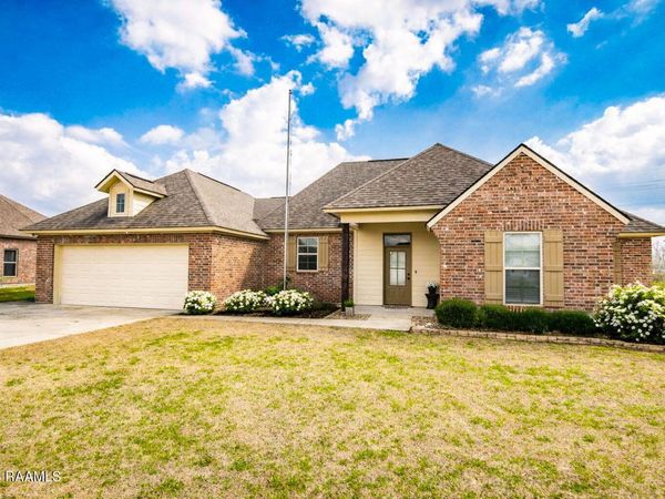 1010 Bamboo Drive , Breaux Bridge, LA 70517