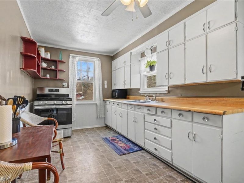 308 E Vista Avenue, Akron, OH 44319 Photo 10