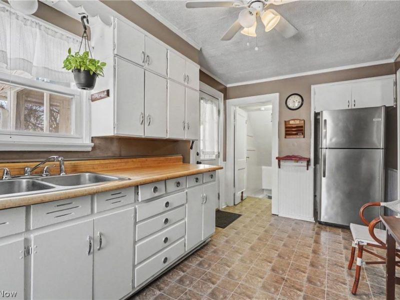 308 E Vista Avenue, Akron, OH 44319 Photo 12