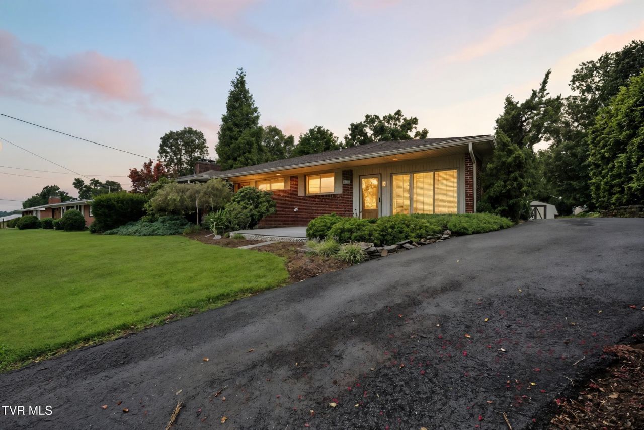 250 Pace Drive, Bristol, VA 24201 Main Photo