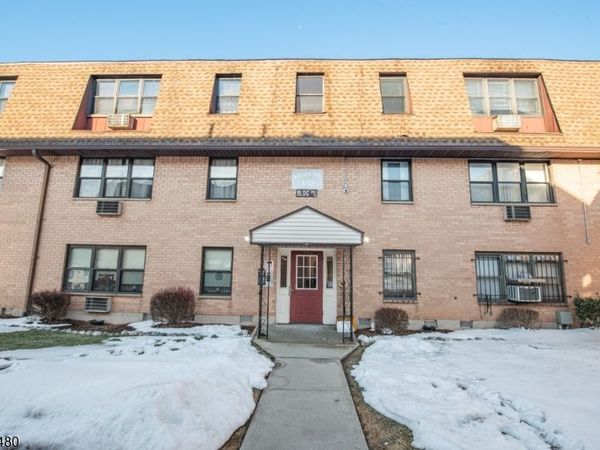 12 N End Dr, Unit 12, Secaucus, NJ 07094