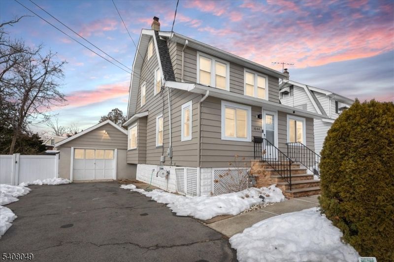 1044 Madison Hill Rd, Clark, NJ 07066 Main Photo