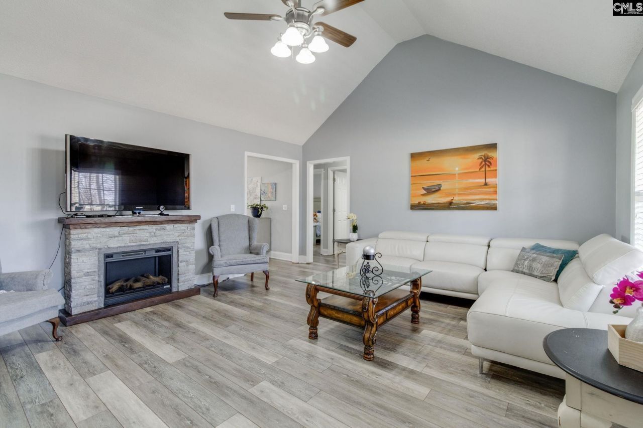 15 Freedom Lane Photo 6