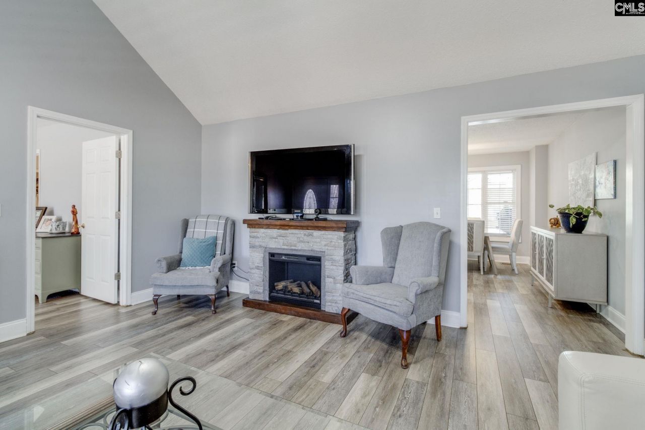 15 Freedom Lane Photo 9