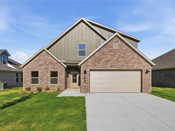 2304 N Zane Street, Siloam Springs, AR 72761