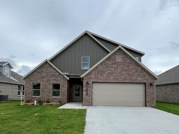 2304 N Zane Street, Siloam Springs, AR 72761