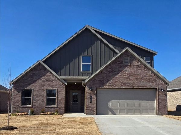 2304 N Zane Street , Siloam Springs, AR 72761