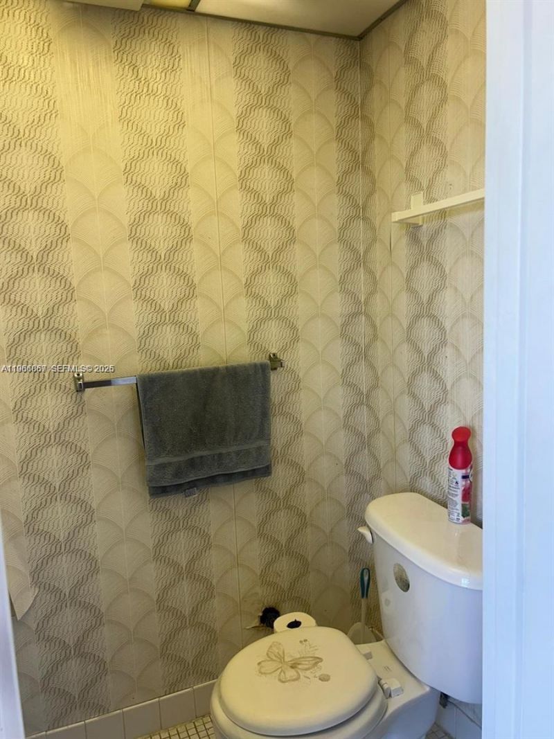 2840 Somerset Dr , Unit 400M, Lauderdale Lakes, FL 33311 Photo