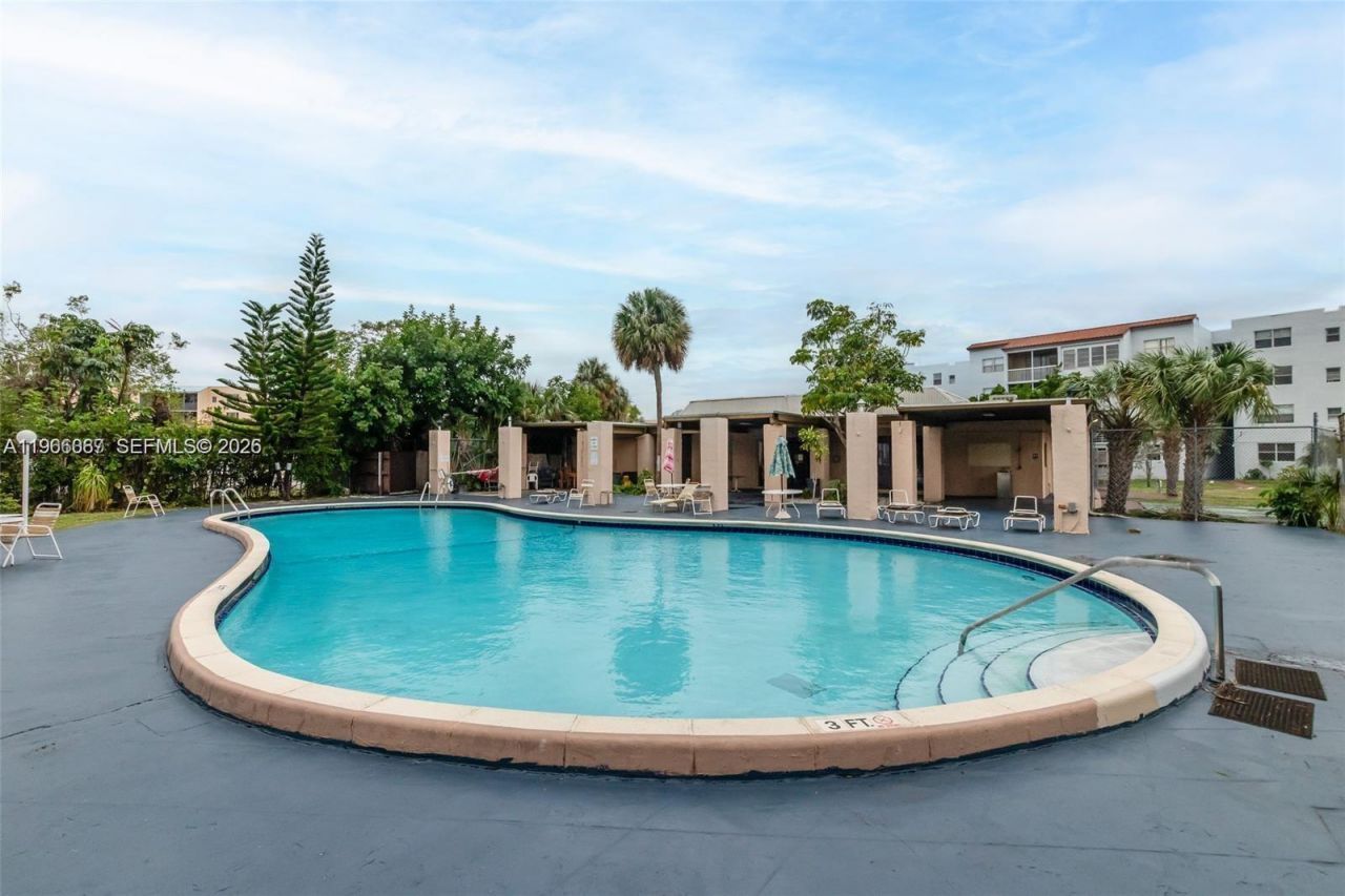 2840 Somerset Dr , Unit 400M, Lauderdale Lakes, FL 33311 Photo