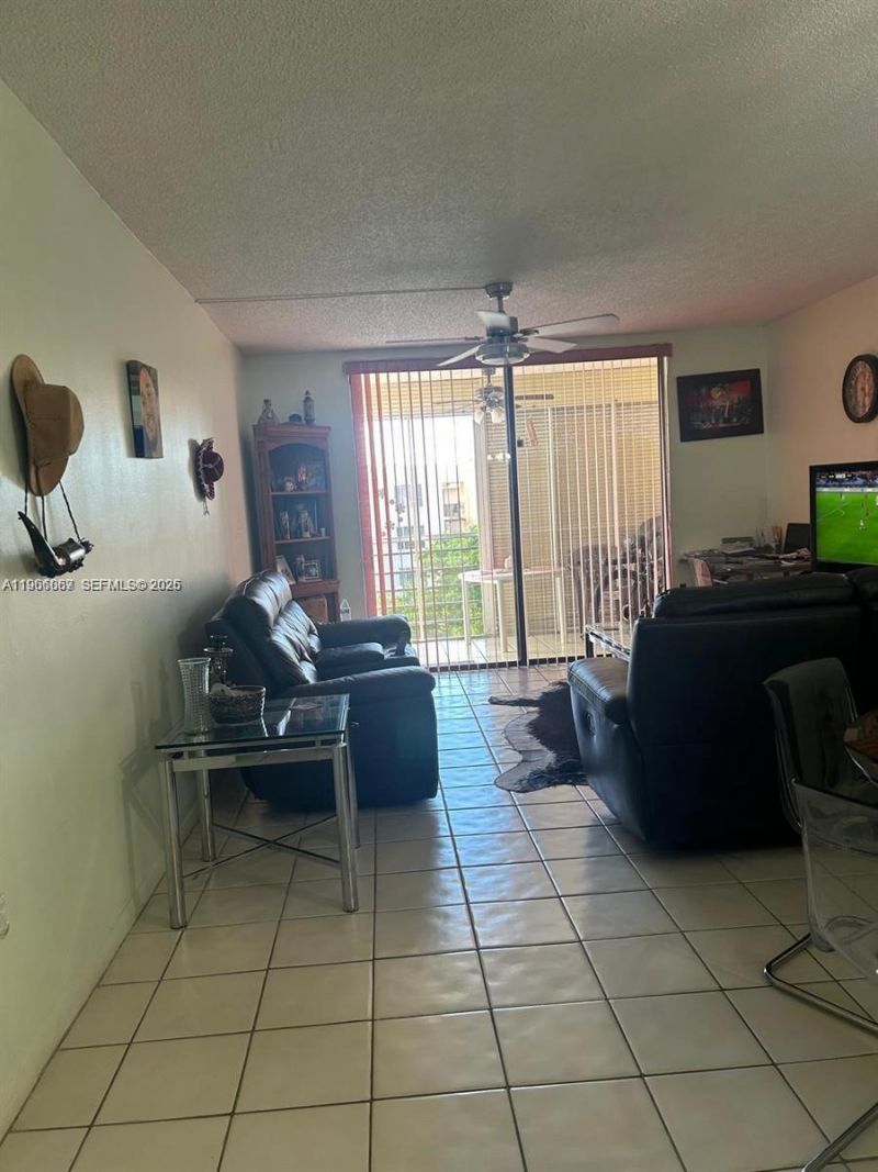 2840 Somerset Dr , Unit 400M, Lauderdale Lakes, FL 33311 Photo