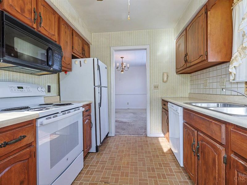 3990 Superior Avenue, Cincinnati, OH 45236 Photo 12