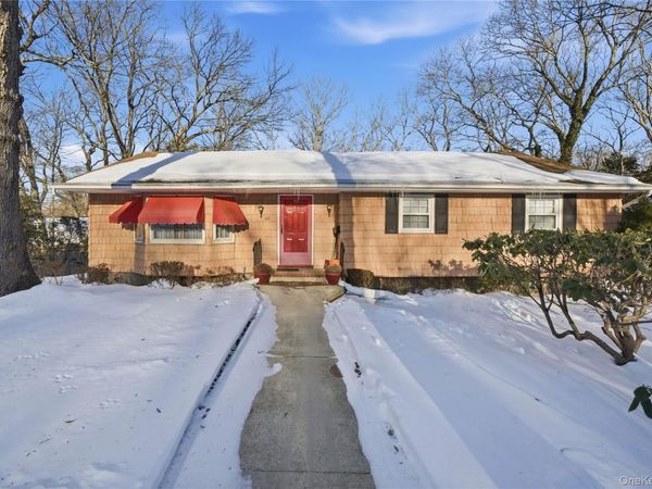 115 Red Oak Court, Port Jefferson, NY 11777