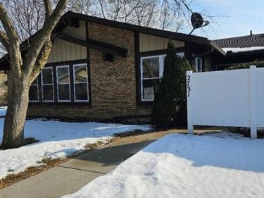 2731 Roundtree Drive S, Troy, MI 48083