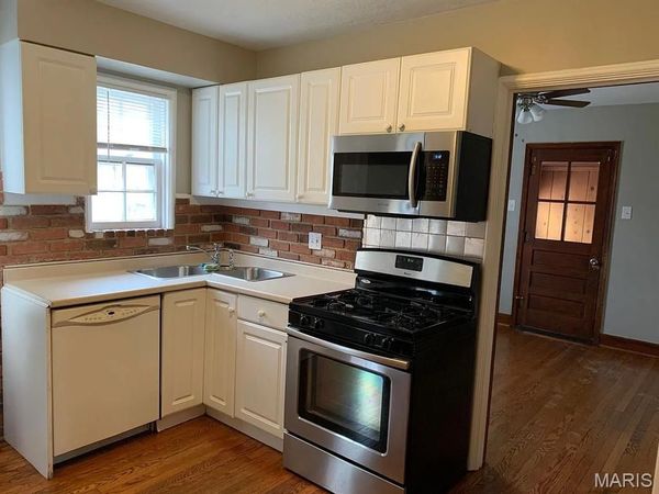 1015 S New Florissant Road, Florissant, MO 63031