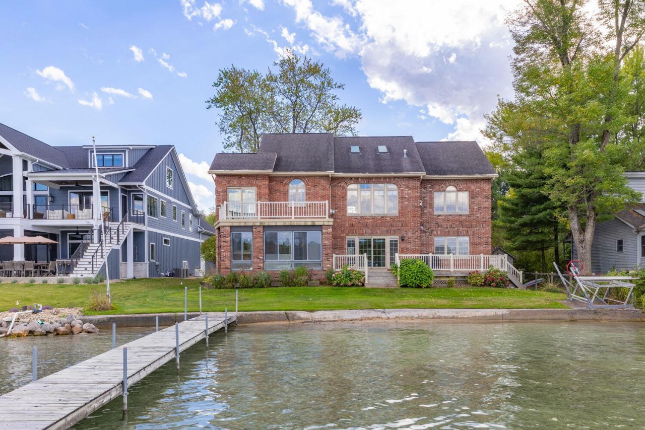 21344 Carlton Avenue, Cassopolis, MI 49031 Main Photo