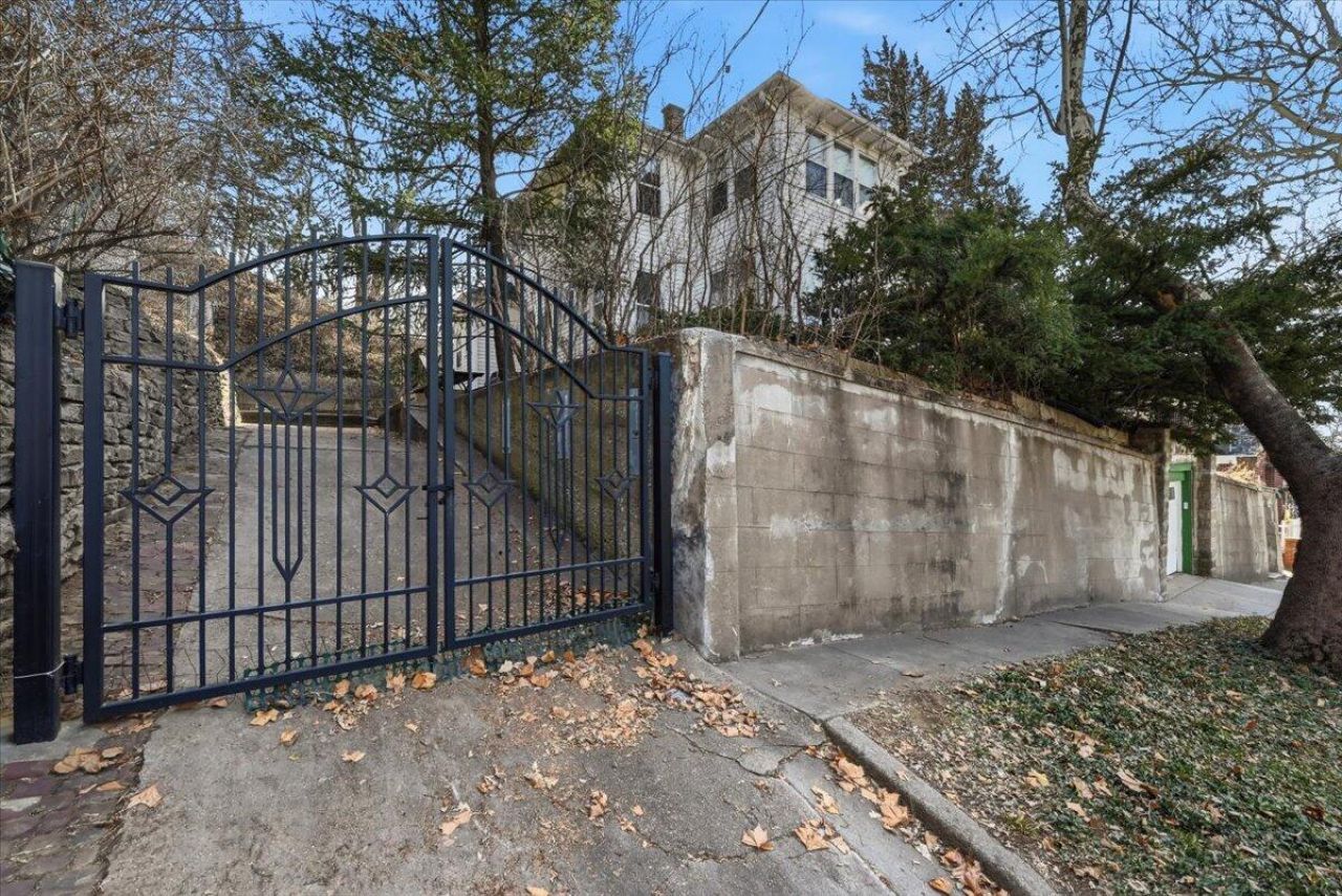 103 S 3rd Street, Council Bluffs, IA 51503 Main Photo