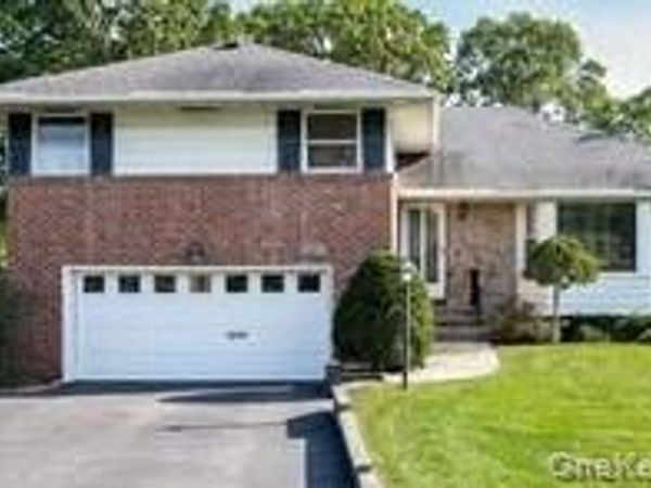 194 Rhododendron Drive , Westbury, NY 11590