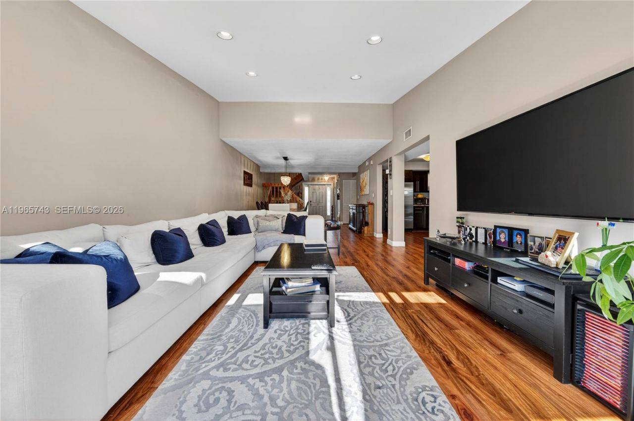 8733 Cleary Blvd, Plantation, FL 33324 Photo