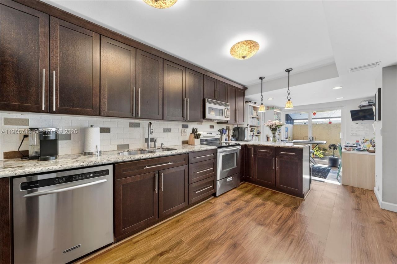 8733 Cleary Blvd, Plantation, FL 33324 Photo