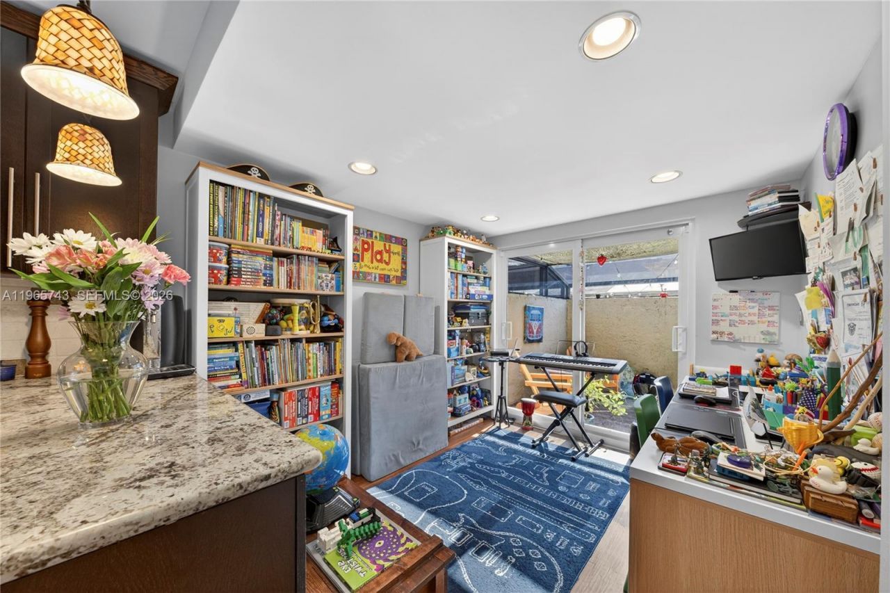 8733 Cleary Blvd, Plantation, FL 33324 Photo