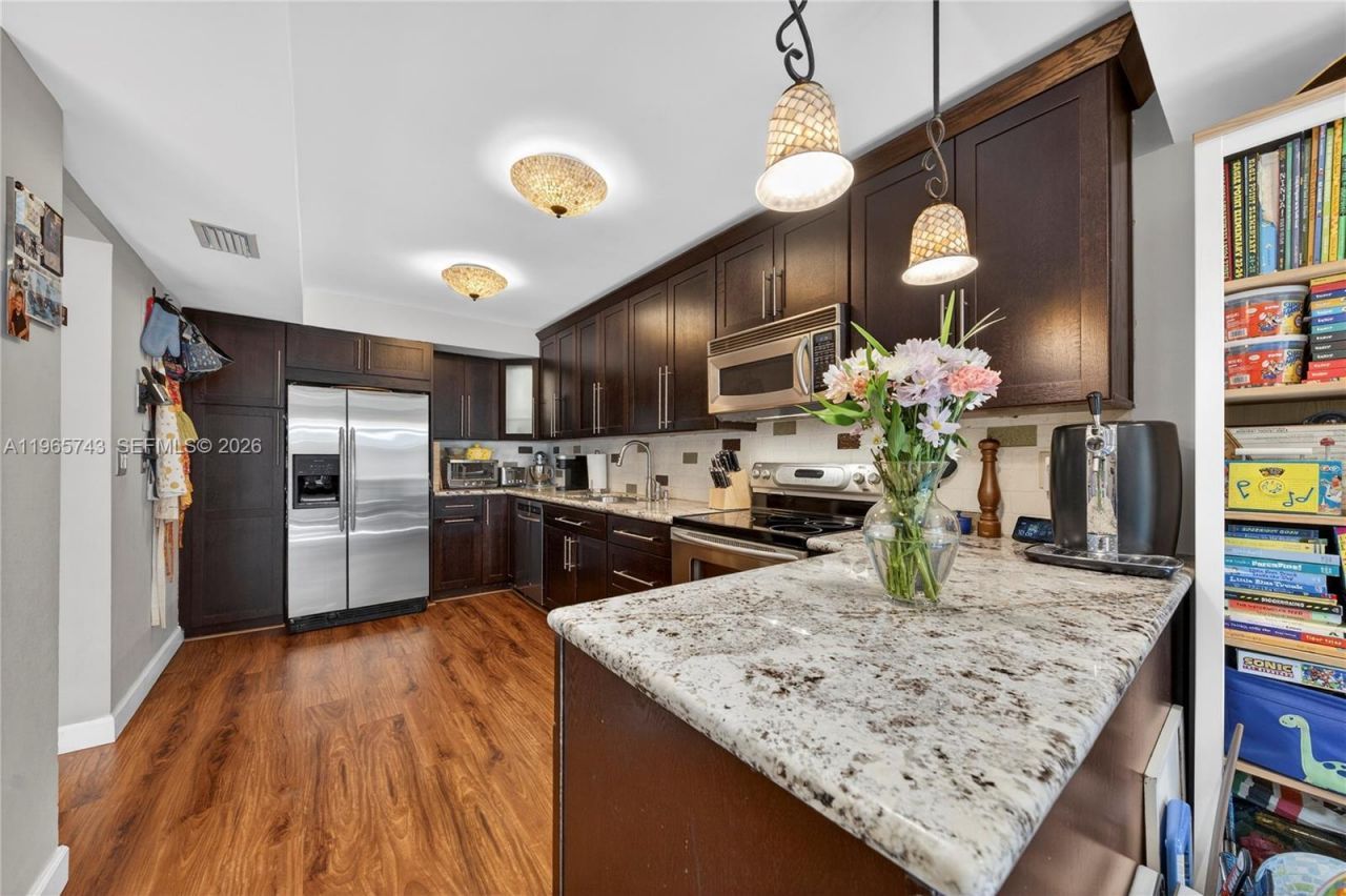 8733 Cleary Blvd, Plantation, FL 33324 Photo