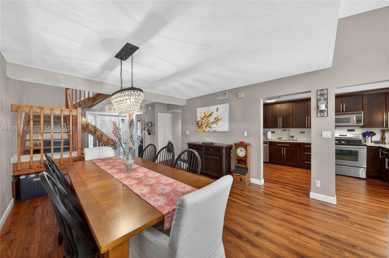 8733 Cleary Blvd, Plantation, FL 33324 Photo