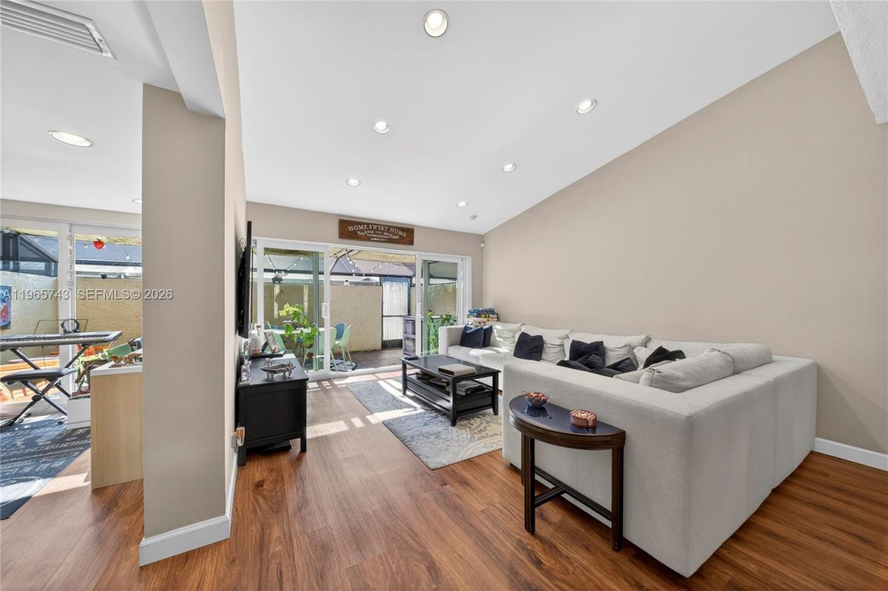 8733 Cleary Blvd, Plantation, FL 33324 Photo