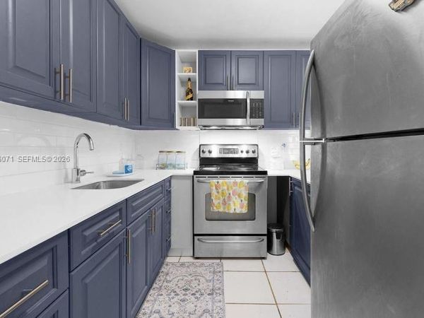 325 NW 72nd Ave, Unit 308, Miami, FL 33126