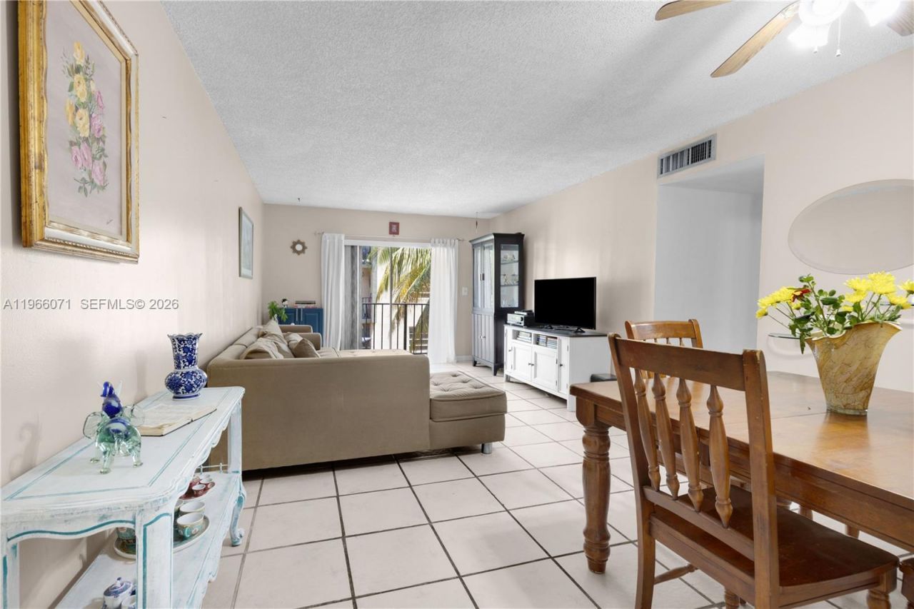 325 NW 72nd Ave, Unit 308, Miami, FL 33126 Photo