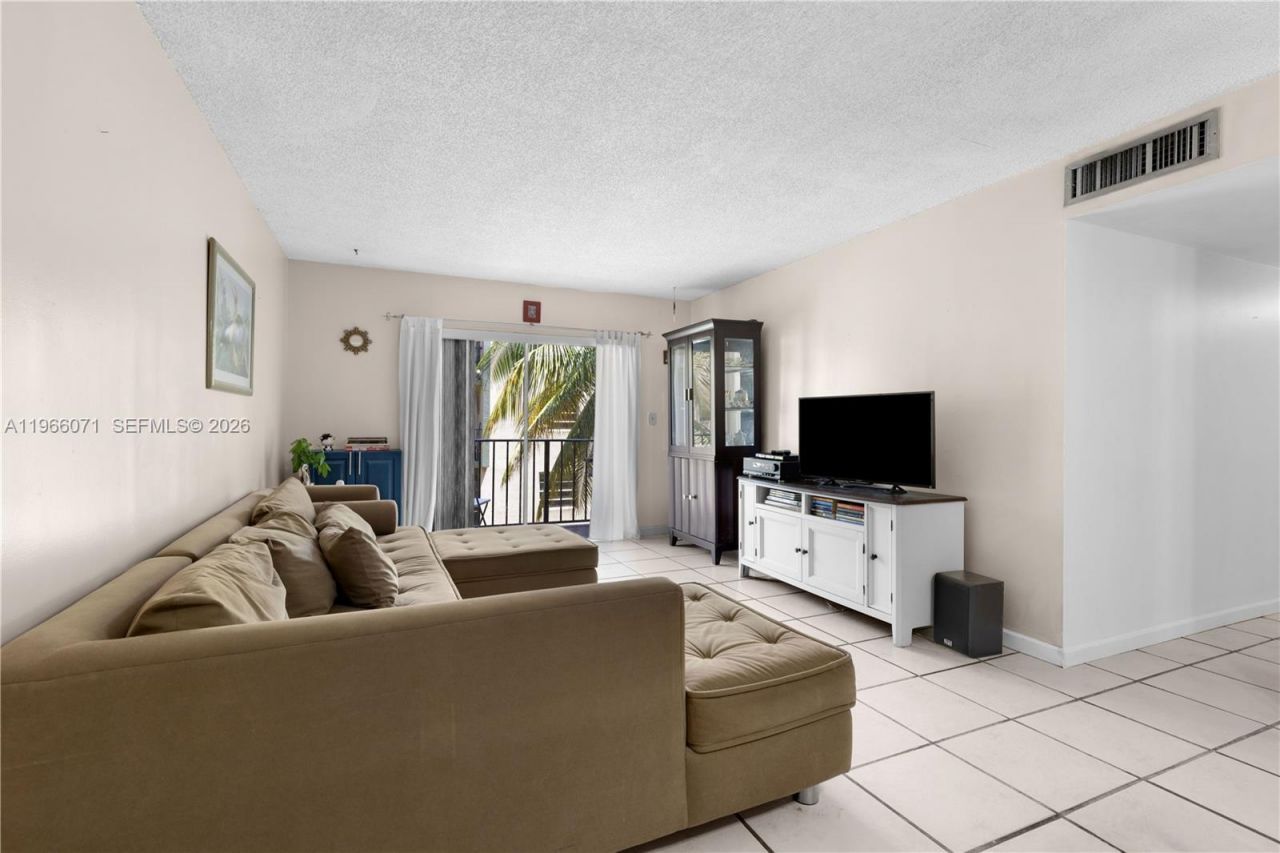 325 NW 72nd Ave, Unit 308, Miami, FL 33126 Photo